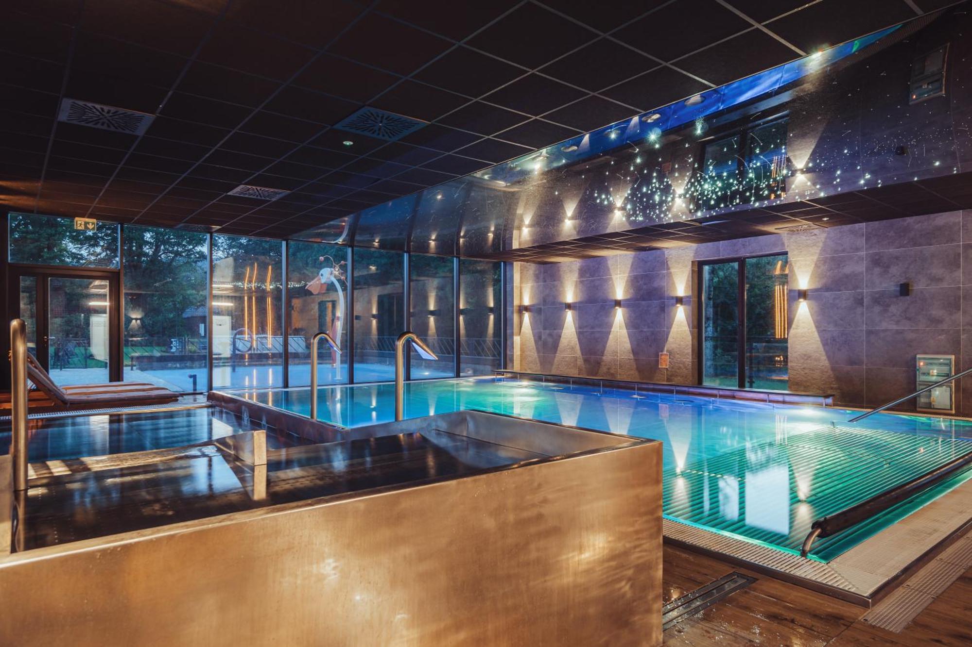 Carynska Resort & Spa 卢托维斯卡 外观 照片