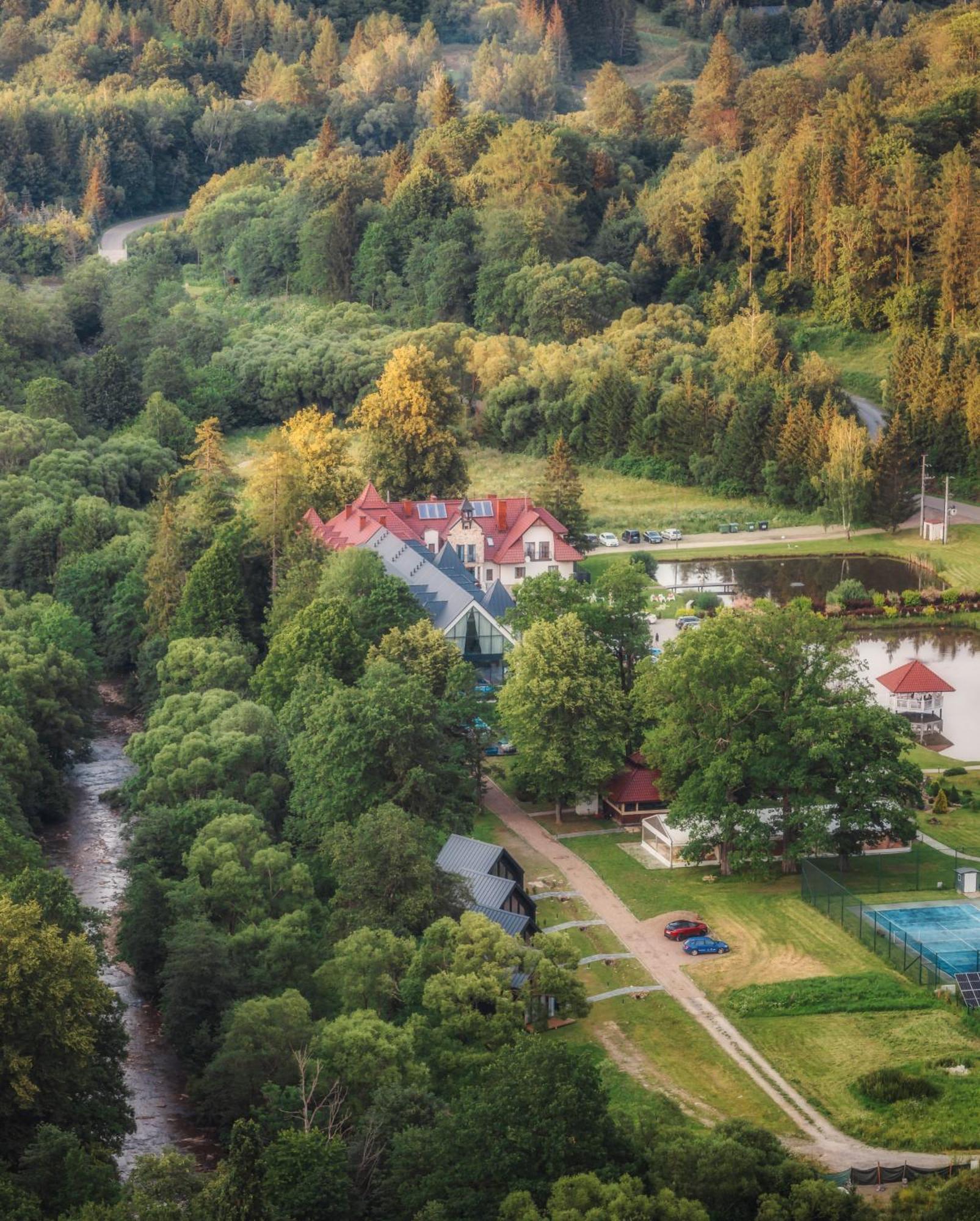 Carynska Resort & Spa 卢托维斯卡 外观 照片